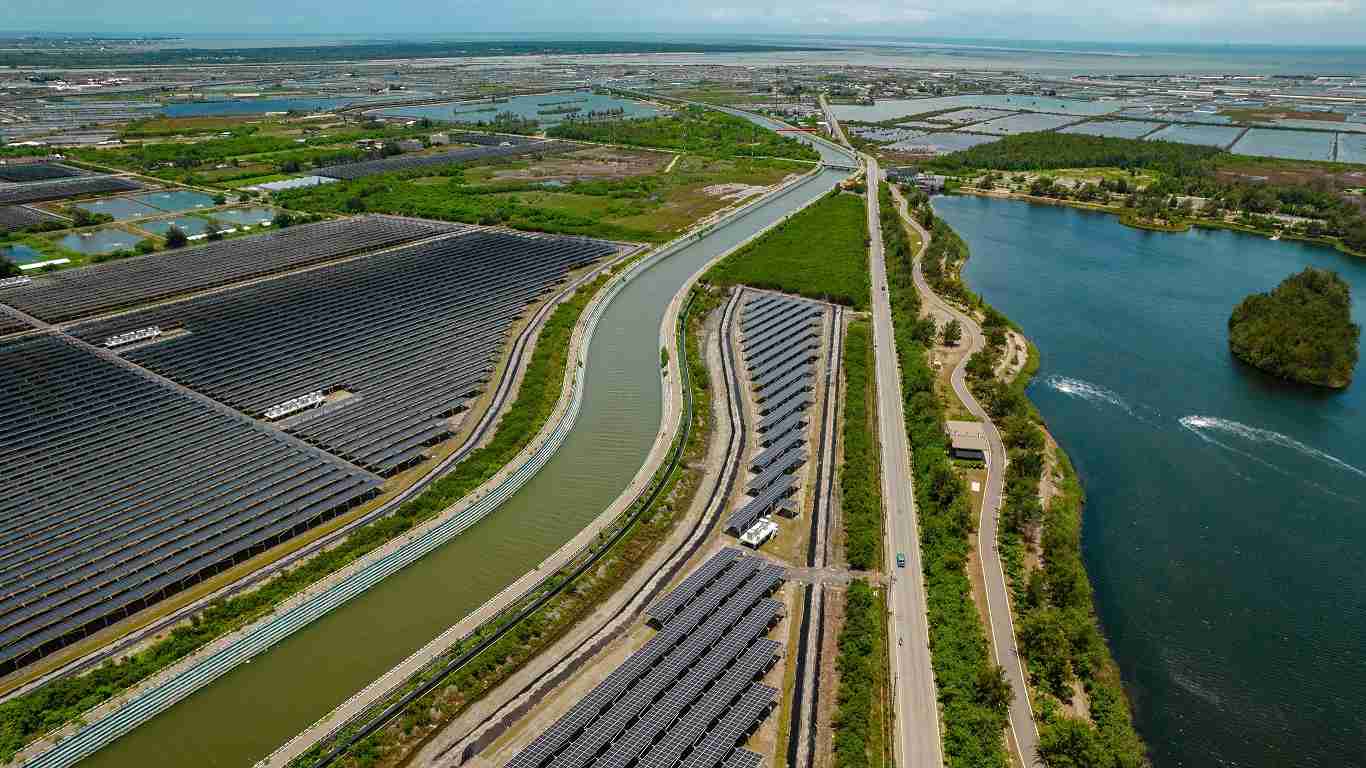 彩运网能源事业提供智慧能源管理、、、、太阳能监控管理、、、全方位电厂建置及运维解决方案，，，并拥有管理超过6000案场的经验