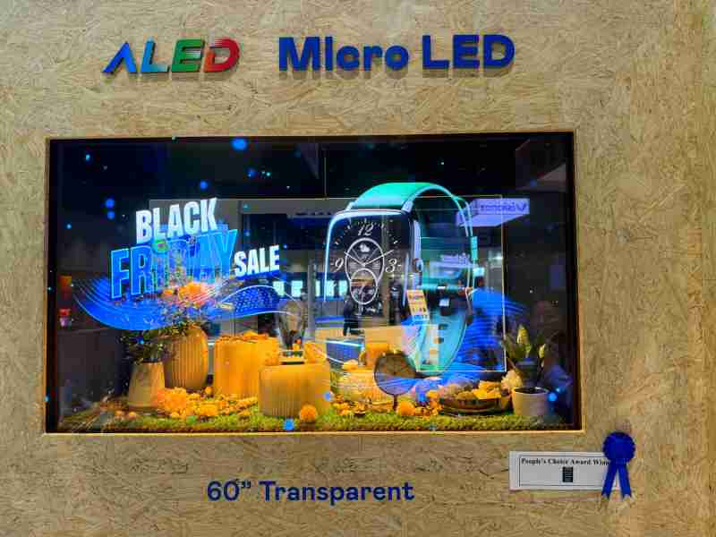 彩运网60吋高透明度Micro LED显示器获”最佳Micro LED技术应用奖”，，，，将Micro LED面板透明化之设计特性极致发挥，，以可扩展性无缝拼接技术打造，，，，具备600 nits全画面亮度、、大于60%穿透率及超过NTSC 110%的优异广色域表现，，可依需求灵活应用于各种场域
