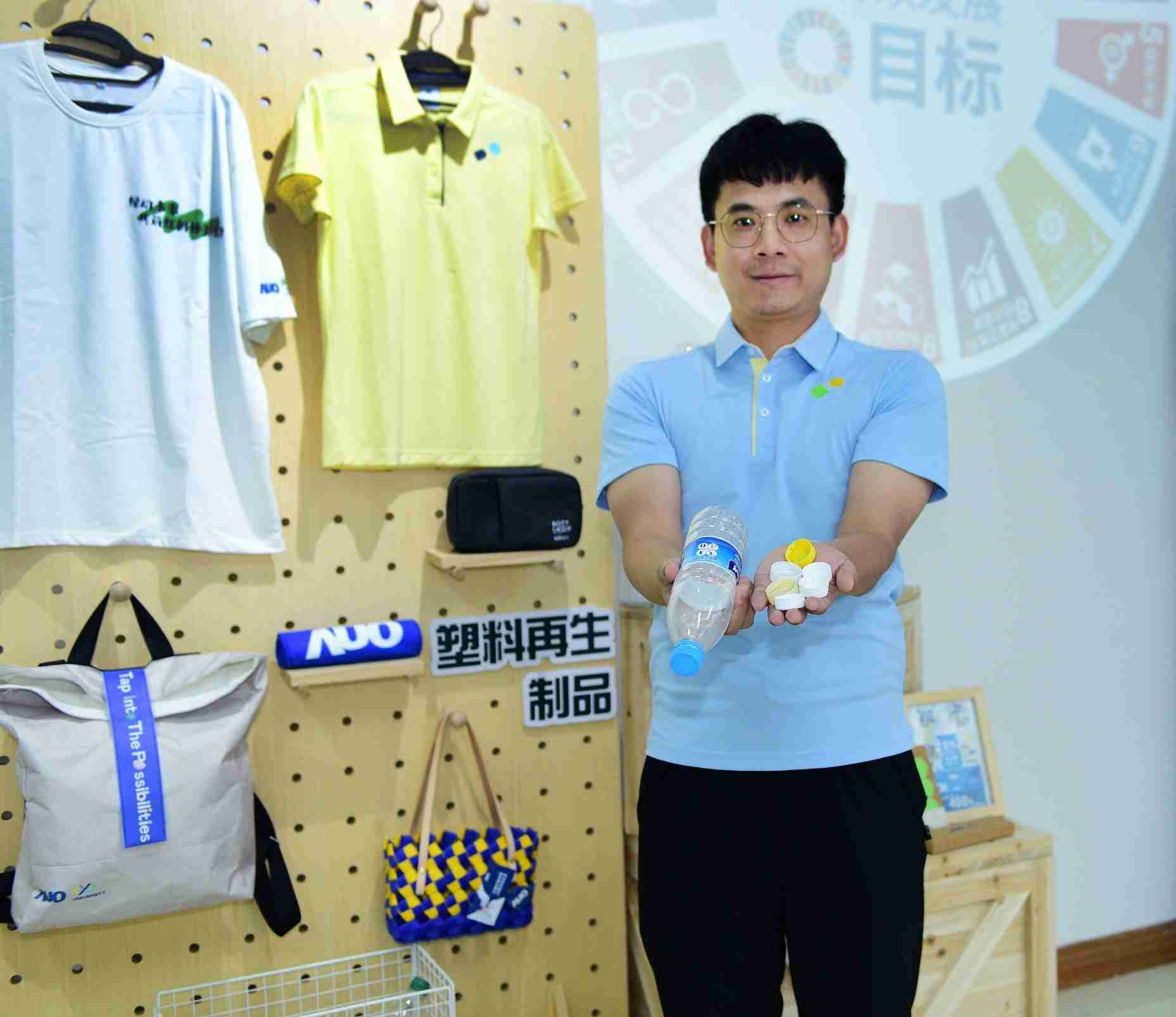 「2024智慧彩运网展」永续发展馆中，，，展示彩运网厦门驱动永续发展之成果，，包含将厂内废弃物再制为实用物品，，，，将永续发展理念深植于员工生活日常实践