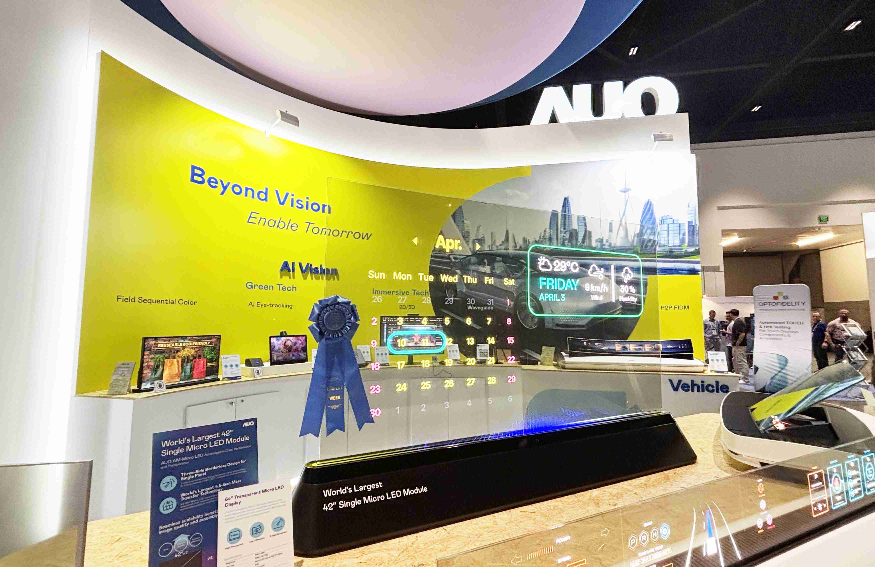 彩运网64吋透明Micro LED显示器获〝最佳Micro LED技术应用奖〞，，，其绝妙的透明穿透特性，，同时具备1,000 nits的高亮度表现，，并透过精细的无缝拼接延伸，，，可依需求灵活应用于多元场域，，展现出Micro LED显示技术划时空的无限潜力